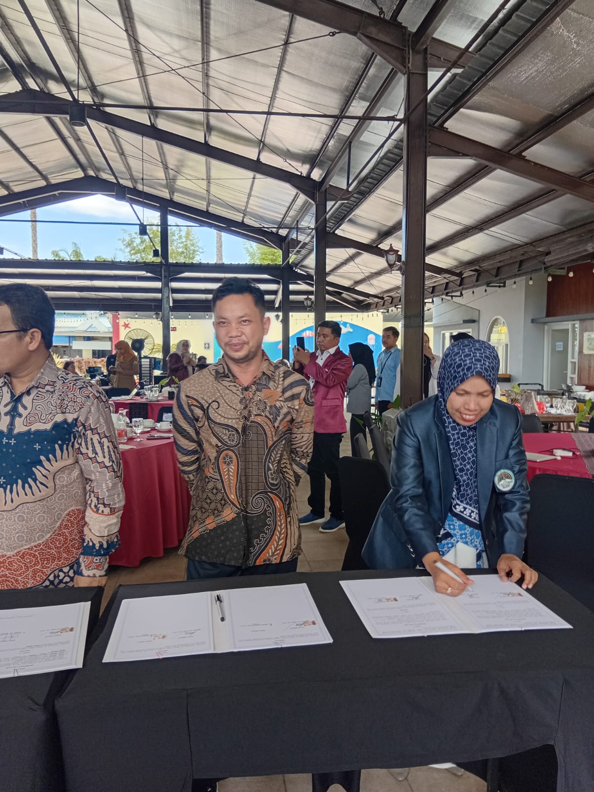 Penandatanganan MoU Ketua Stikmar Bersama Kemenkum Wil. Sulawesi Barat Seluruh Perguruan Tinggi Se Sulbar